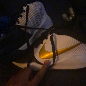 The brand is Nike and the shoe size is 5.5 and the color is white gold black